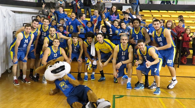 El Club Ourense Baloncesto vence y convence con una magnífica victoria ante Peñas Huesca