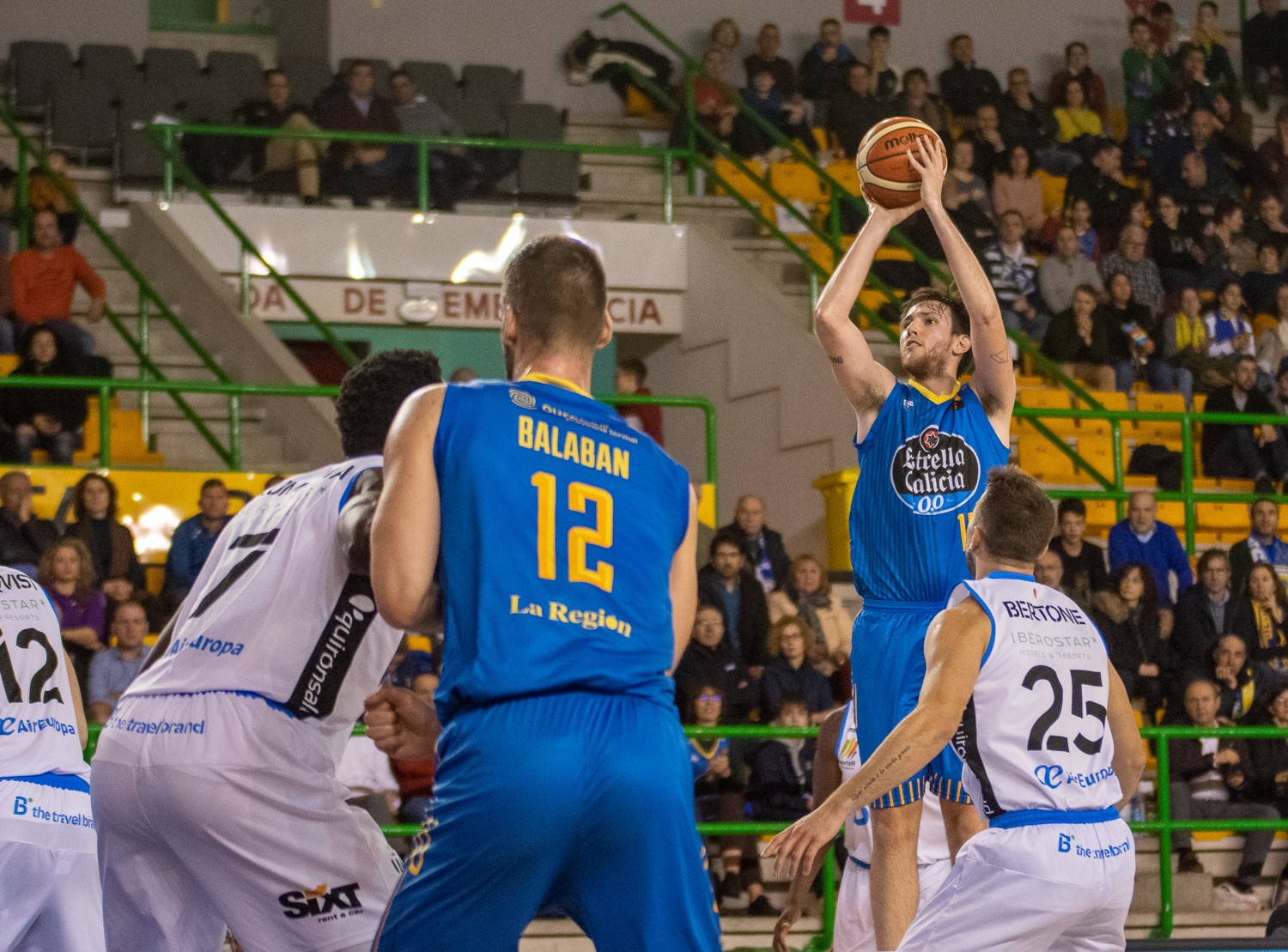 Una segunda parte impecable en el triple de Palma acaba con el buen partido del Club Ourense Baloncesto