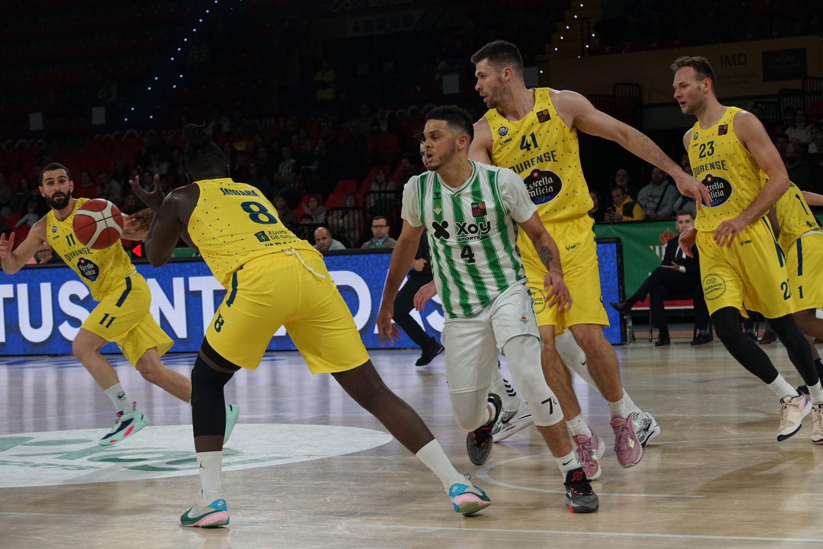 El Club Ourense Baloncesto es derrotado por Betis Baloncesto